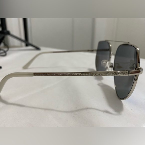 🔥GUESS🔥 NWOT Authentic GF6057 Aviator Sunglasses with Pouch $40 - Picture 4 of 5